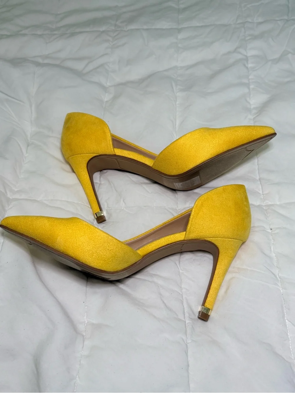 Kelly & Katie Yellow Pointed-Toe Suede Pumps with Mid Heel